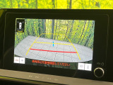 【バックカメラ】駐車時に後方がリアルタイム映像で確認できます。大型商業施設や立体駐車場での駐車時や、夜間のバック時に大活躍!運転スキルに関わらず、今や必須となった装備のひとつです!