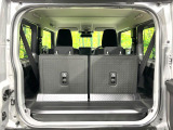 普段のお買い物や通勤、送迎等に十分な荷室スペースを確保しております。セカンドシートを倒すと、大きな荷物の積載も可能です♪