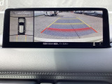 狭い場所での駐車やすれ違いなどでより的確な運転操作に役立つ360&deg;ビューモニターが装備されています。