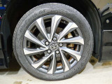 タイヤサイズは205/55R17です。アルミホイールは切削光輝+ダークグレーメタリック塗装