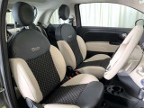 厚みがあって、座り心地のいいシート。運転席も助手席もリラックスしてゆったりと座れます。