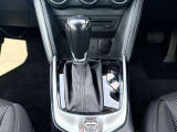 オートマチックトランスミッションにはSKYACTIV-DRIVE 6ATが採用されています。走行モードを切り替えることができるドライブセレクションを装備。峠道や高速道路の合流・追い越し時にお使いください。