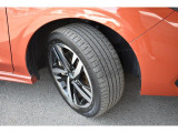 タイヤサイズは215/50R17です