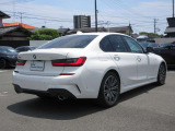 BMW・MINI認定中古車には2年間の無料保証を付帯。ご購入後も安心して、BMWならではの走りをお楽しみいただけます。