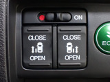 運転席からもスライドドアをボタン操作でスピーディーに開閉できます!またスマートキーでも操作できるので便利です。
