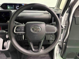 滑りにくく、なじみやすいチルト機能付きウレタンハンドルです