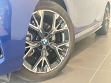 BMW純正アロイホイールはモデルやパッケージに合わせてデザインされています。洗練されたデザインで、足元の個性を引き立てます。