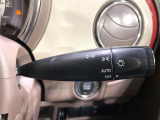 【オートライト】周りの明るさに応じて自動でヘッドライトの点灯・消灯ができる機能です!ライトの付け忘れ・消し忘れなどが無くなり、雨の日や夕方の走行も安心!トンネル通過時も便利ですね♪