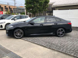 正規ディーラーのBMW専門メカニックが360&deg;納車前点検を徹底的にチェックいたします。点検整備料は車両価格に含まれ、法令12カ月点検が必要な場合も車両価格に含まれます。