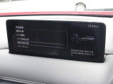 こちらのお車には先進安全装備が多数搭載されています。衝突被害を回避あるいは軽減するためのブレーキや、後方死角からの接近警報、車線逸脱を防止する警報装置など、詳しくはスタッフまでお尋ねください。