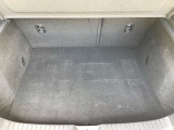 トランクスペースもご覧のとおり広々しております☆SUVならではの使いやすいトランクスペースに夢と希望以外に荷物もしっかり載せることができます☆