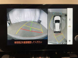 【バックモニター】駐車時に後方がリアルタイム映像で確認できます。大型商業施設や立体駐車場での駐車時や、夜間のバック時に大活躍