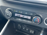 【オートエアコン】車内温度を感知して自動で温度調整をしてくれるのでいつでも快適な車内空間を創り上げます。