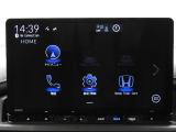 ナビ画面にはメニュー、電話、設定、Honda Total Care機能を搭載。各種操作が分かりやすく、ハンズフリー通話や車両情報の確認などをスムーズにご利用いただけます。