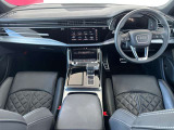 Audiのインテリアはエクステリア同様、優れたデザイン性とクオリティ、そして機能性を兼ね備えております。