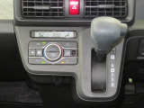 オートエアコンで暑い夏も寒い冬も快適な車内で運転出来ます。