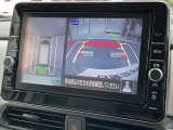 まるで真上から見ているような、視認性の良いアラウンドビューモニターです。駐車が苦手な方でもこれでらくらく駐車できますよ。