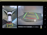 パノラミックビューモニター付きです。車両を上から見たような映像をモニター画面に表示。運転席からの目視では見にくい、車両周辺の状況をリアルタイムでしっかり確認できます。