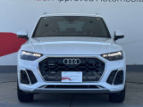 Audiの象徴であるシングルフレームグリルをよりワイドで低くシャープなデザインとすることでワイド&ローのフォルムを協調しています。