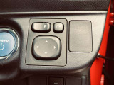 電動格納式ドアミラー付き。 狭い駐車場へ停めた時に、ボタン1つで左右のミラーをたたむ事ができます。