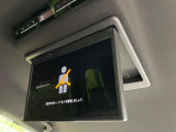 【フリップダウンモニター】大画面モニターで後席でもエンタメをお楽しみいただけます。小さなお子様にも大人気の装備です♪