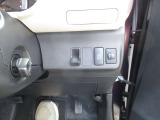 各種機能のボタンがあります。もちろん運転席からの操作も可能。スマートに使いこなしてください。