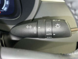 【オートライト】車外の明るさに応じて自動的にライトの点灯・消灯をしてくれます