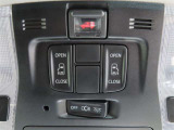運転席からも操作できる両側パワースライドドア付きです。