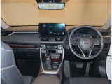 オシャレなインテリアで運転する気分も盛り上がりますよね^^