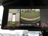 バックミラーにアラウンドビューモニターの映像が映ります