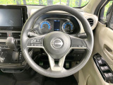 インテリアに合わせたデザインのステアリングは、運転される方のことも考え、運転しやすい形状、大きさです。是非一度、実際に触ってお確かめください。