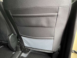 運転席側シートの後ろにはシートバックポケットが付いてますので、小物類など収納しておけます!収納は多い方が、何かと便利ですよね★