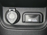 【電源コンセント】非常時やキャンプなどに役立つAC100V/1500Wコンセント付きです。