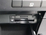広がる運転支援サービスETC2.0搭載。全国の高速道路に設置されたITSスポットと双方向通信を図り、広域な道路交通情報や安全運転をサポートする情報を得て、音声やナビ画面上にタイムリーにお知らせします。
