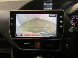 バックガイドモニターで、後方を確認しながら安心して駐車することができます。運転初心者も熟練者も必須の機能ですよ!