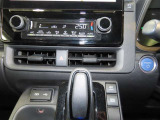 左右独立温度コントロールフルオートエアコンです。運転席、助手席それぞれで独立して温度設定ができます。冷え性の方が乗っても安心ですね♪