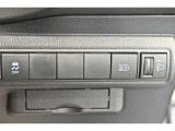 オートマチックハイビームとは、先行車や対向車のライトを認識し、ハイビームとロービームを自動で切り替える機能です。夜道の視界を確保します。詳細は販売店スタッフまでおたずねください。