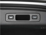 ◆予約クローズ機能付きパワーテールゲート◆キーや運転席のボタン、ハンズフリー機能など多彩なアクセスで自動開閉できます。