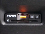 ◆ETC2.0◆進化したドライブ体験。料金収受システムだけだったETCが生まれ変わって、高速道路を賢く使うETC2.0に進化しました。多彩な情報サービスが便利で快適なドライブ体験を提供します。