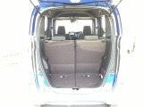 自社整備工場で点検整備をおこなってからお渡ししています。車検が残っている場合は『12ヶ月点検整備』を、車検整備付きの場合は『車検整備』をおこないます。整備費用は車両本体価格に含まれています。