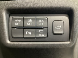 運転席脇のクラスタースイッチ部分には●●、●●その他走行系スイッチを集中配置しております。
