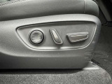 パワーシート搭載。微妙な調整が手軽にでき、最適なポジションで運転することが可能です。