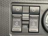 【両側パワースライドドア】スマートキーや運転席のスイッチで後席両側スライドドアの開閉が可能♪電動だから力を入れてドアを開ける必要が無く、小さなお子様でも簡単に開け閉めでき快適です♪
