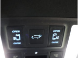 両側電動スライドドアのスイッチ付です。車内からもスイッチひとつで楽にドアの開閉が可能です。電動なので開閉時に力を使う必要がなく、半ドアになることもありません!