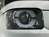 LEDヘッドライトは、点灯の瞬間から最大光量を発揮し、突然暗くなるトンネルなどでの安定感を高めます。