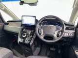 運転席まわりです。 各操作スイッチは使いやすい位置に配置されてます。