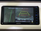 パノラミックビューモニター付きです。車両を上から見たような映像をディスプレイオーディオ画面に表示。運転席からの目視だけでは見にくい、車両周辺の状況をリアルタイムでしっかり確認できます。