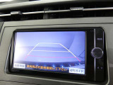 車庫入れや駐車で威力を発揮するのがバックモニター!ナビディスプレイに後ろの様子が映し出されるから安心です。