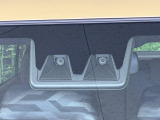 【スマートアシスト】走行中に前方の車両等を認識し、衝突しそうな時は警報とブレーキで衝突回避と被害軽減をアシスト。より安全にドライブをお楽しみいただけます。