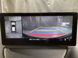 狭い場所での駐車やすれ違いなどでより的確な運転操作に役立つ360&deg;ビューモニターが装備されています。